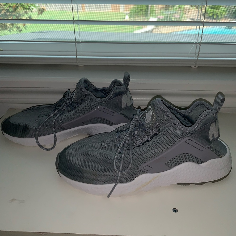 Women’s Grey Nike Huaraches